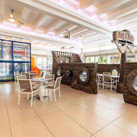 Hotel Gambrinus - Valentini Family Village Белларія-Іджеа-Марина Екстер'єр фото