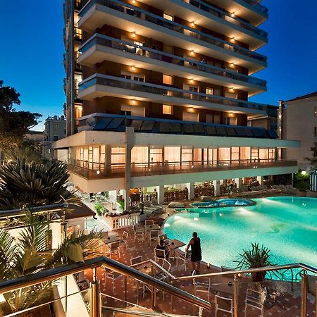 Hotel Gambrinus - Valentini Family Village Белларія-Іджеа-Марина Екстер'єр фото