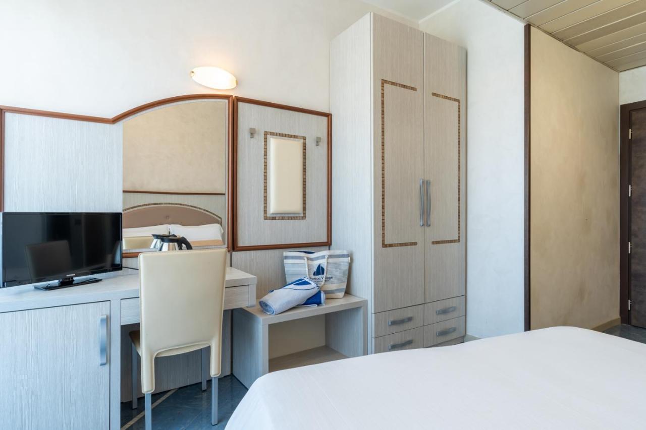Hotel Gambrinus - Valentini Family Village Белларія-Іджеа-Марина Екстер'єр фото