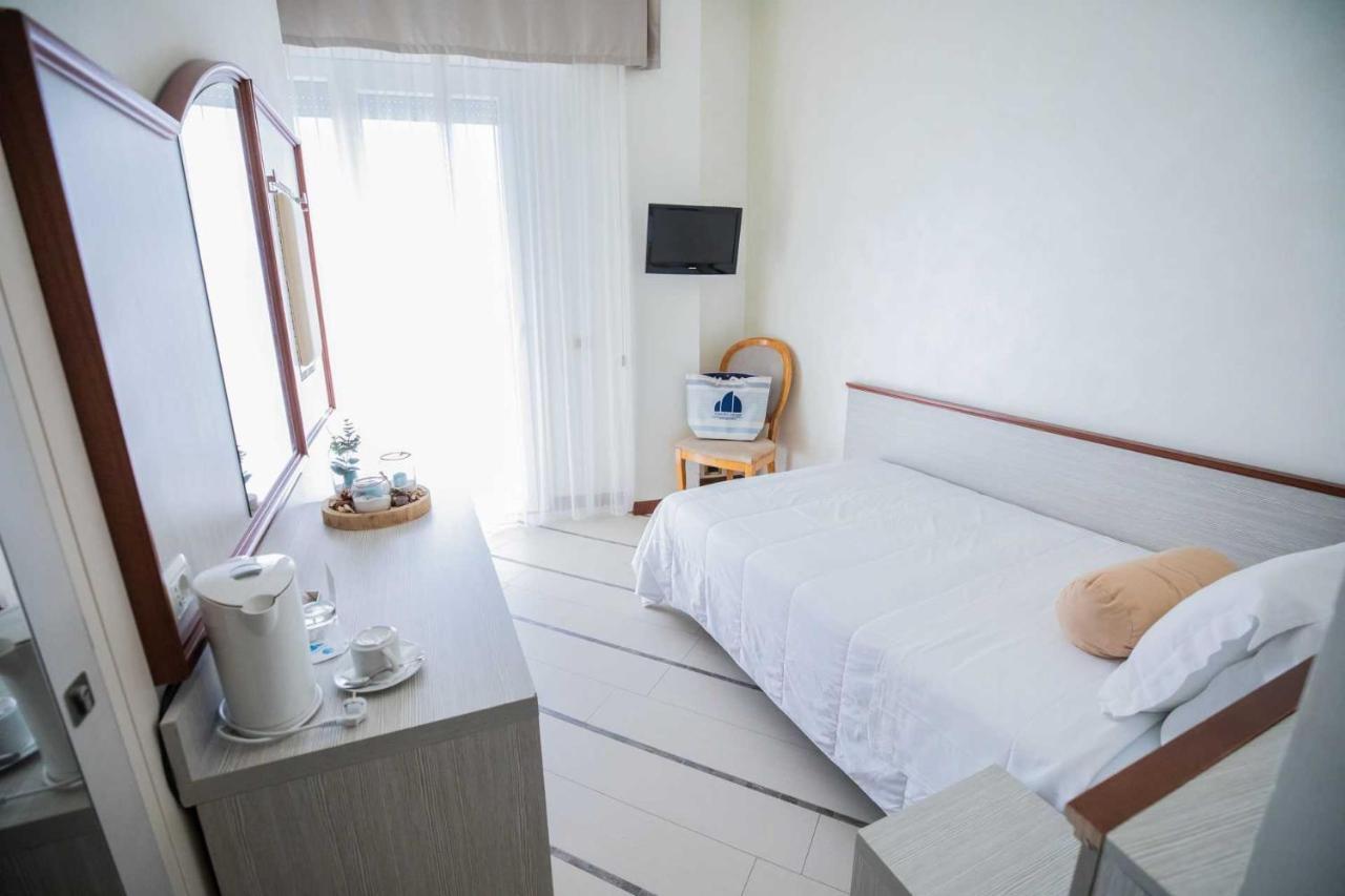 Hotel Gambrinus - Valentini Family Village Белларія-Іджеа-Марина Екстер'єр фото