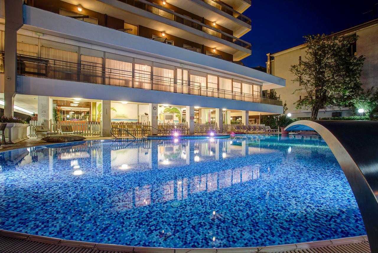Hotel Gambrinus - Valentini Family Village Белларія-Іджеа-Марина Екстер'єр фото