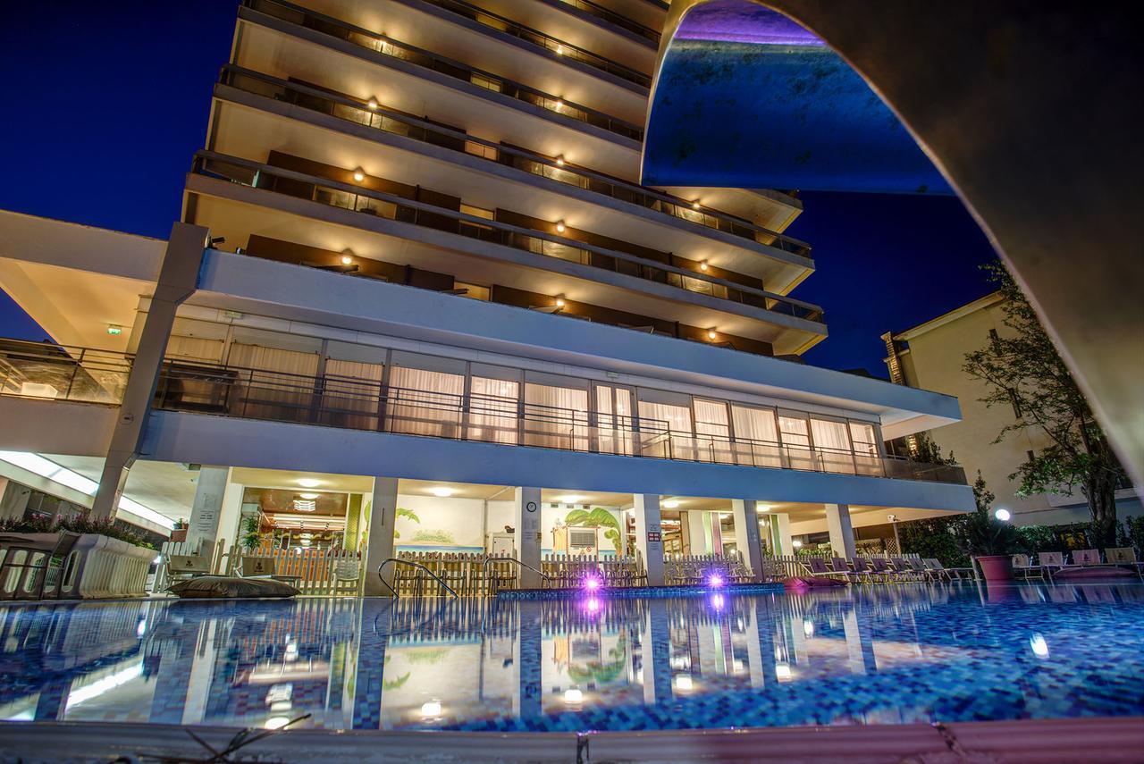 Hotel Gambrinus - Valentini Family Village Белларія-Іджеа-Марина Екстер'єр фото